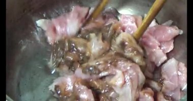 Tabakta kızarmış balık