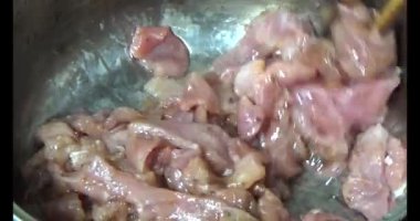 Tabakta kızarmış balık