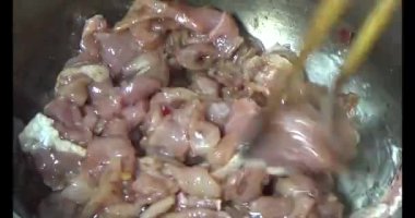 Tabakta kızarmış balık