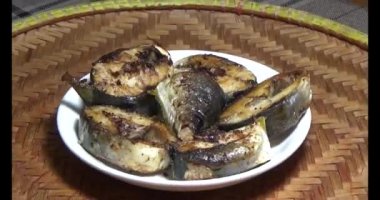 Tabakta kızarmış balık