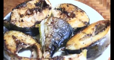 Tabakta kızarmış balık