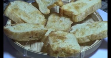 Tabakta bir dilim ekmek