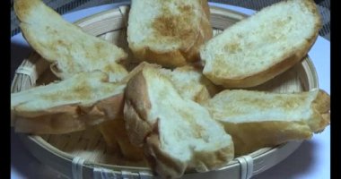 Tabakta bir dilim ekmek