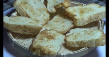 Tabakta bir dilim ekmek