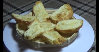 Tabakta bir dilim ekmek
