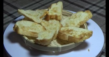 Tabakta bir dilim ekmek