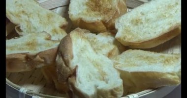 Tabakta bir dilim ekmek