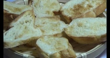 Tabakta bir dilim ekmek