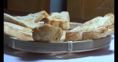 Tabakta bir dilim ekmek