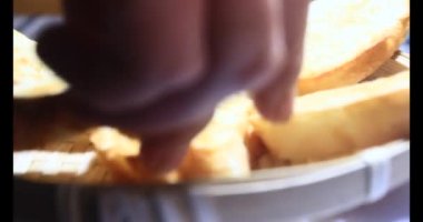 Tabakta bir dilim ekmek