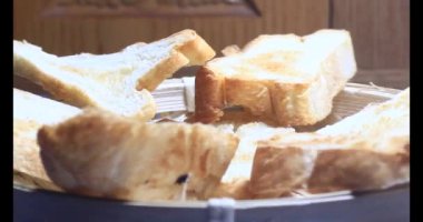 Tabakta bir dilim ekmek