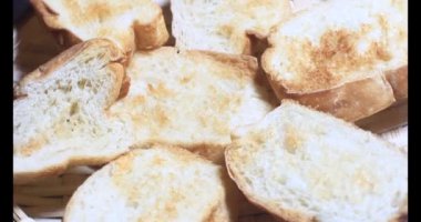 Tabakta bir dilim ekmek