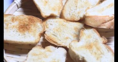Tabakta bir dilim ekmek