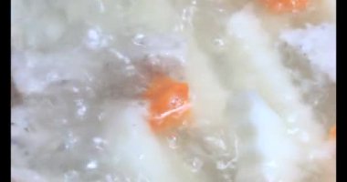 Havuç, kemikli kohlrabi çorbası.