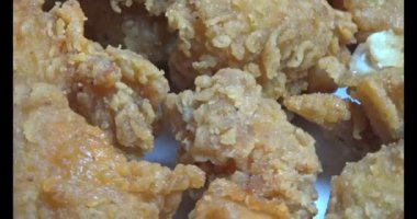 Tabakta kızarmış balık