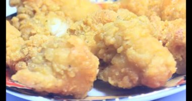 Tabakta kızarmış balık