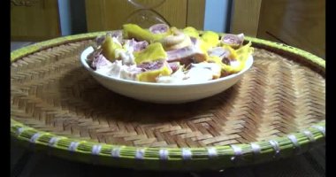 Gemide Haşlanmış Tavuk Kesme