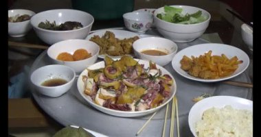 2 Aralık 2024, Haiduong, Vietnam Aile Yemeği