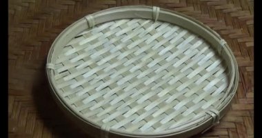 bir plaka üzerinde fırında patates