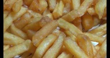 bir plaka üzerinde fırında patates