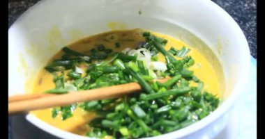 Yumurtalı kızarmış karides.