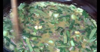 Yumurtalı kızarmış karides.