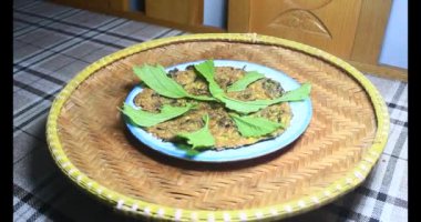 Yumurtalı kızarmış karides.