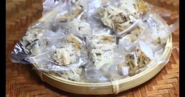 Hindistan cevizli pasta plaka üzerinde