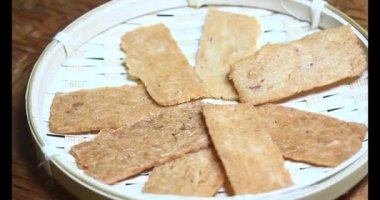Hindistan cevizli pasta plaka üzerinde