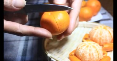 sepetin üzerinde mandalina ve greyfurt.