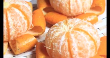 sepetin üzerinde mandalina ve greyfurt.