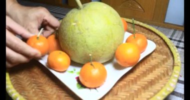 sepetin üzerinde mandalina ve greyfurt.