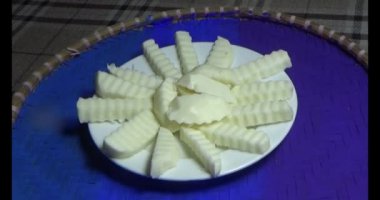 Ağustosböceğini parçalara ayır