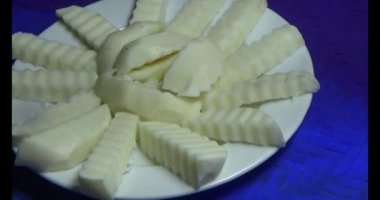 Ağustosböceğini parçalara ayır