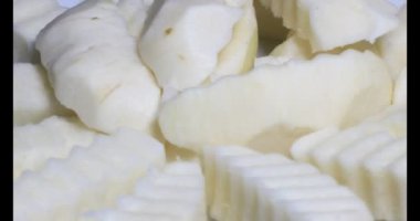 Ağustosböceğini parçalara ayır