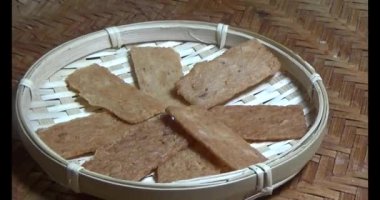 Hindistan cevizli pasta plaka üzerinde