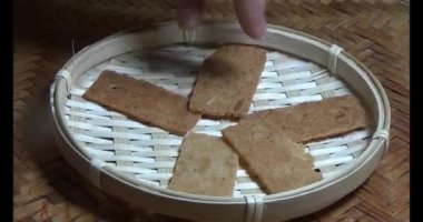 Hindistan cevizli pasta plaka üzerinde