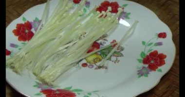 mantar sepeti üzerine