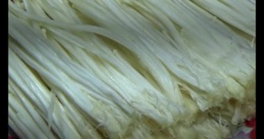 mantar sepeti üzerine