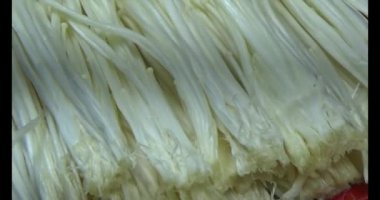 mantar sepeti üzerine