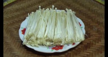 mantar sepeti üzerine