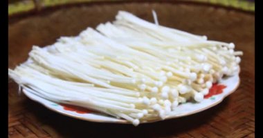 mantar sepeti üzerine