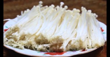 mantar sepeti üzerine