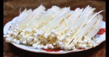 mantar sepeti üzerine