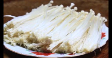 mantar sepeti üzerine