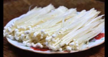 mantar sepeti üzerine