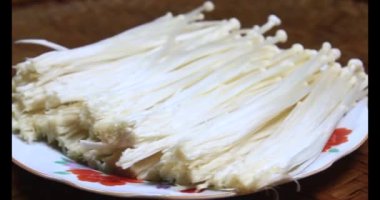 mantar sepeti üzerine