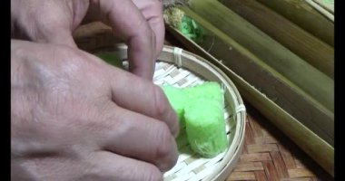 Tabakta bambu pilavı