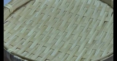 Tabakta bambu pilavı