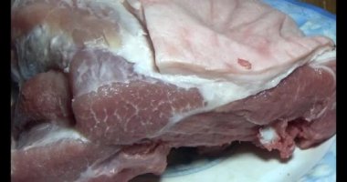 domuz bir plaka üzerinde